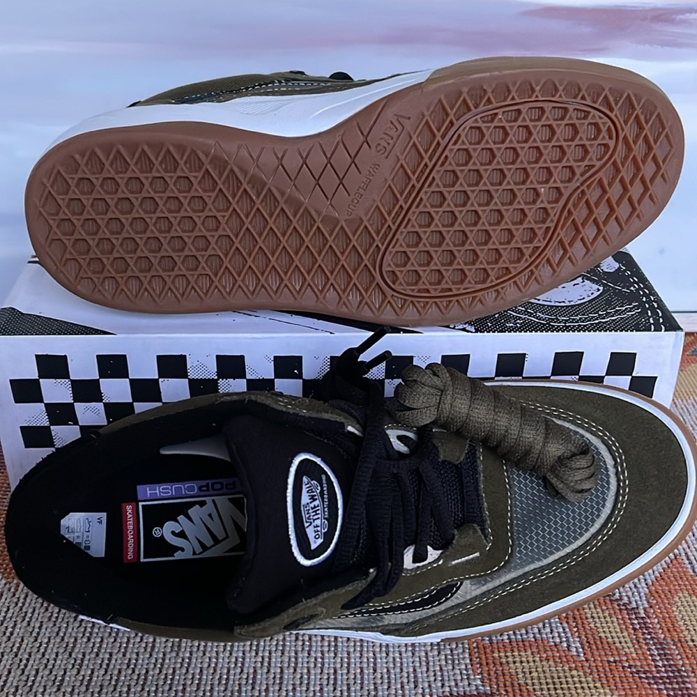 Vans Men’s Wayvee
Dark Olive
VN0A5JIADOL
Sneaker - Picture 4 of 16
